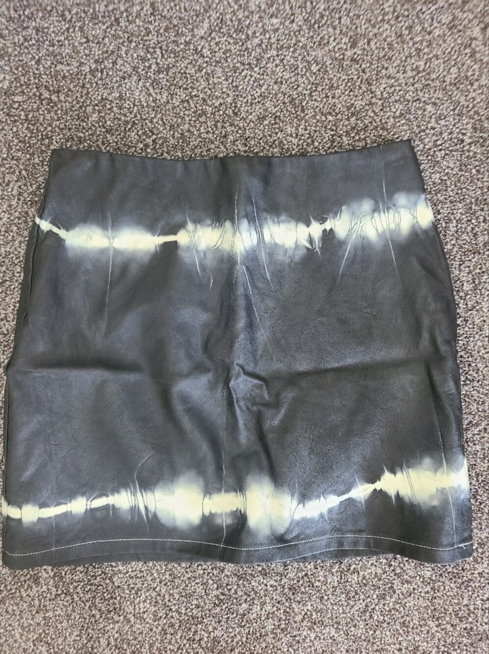 LE LIS Black/White Tie Dye Faux Vegan Leather High Rise Mini Skirt Size SMALL